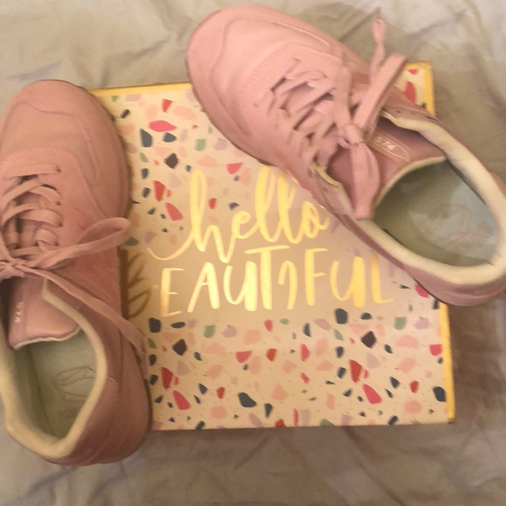 Size 10 light pink/mauve ENCAP New Balance shoes.